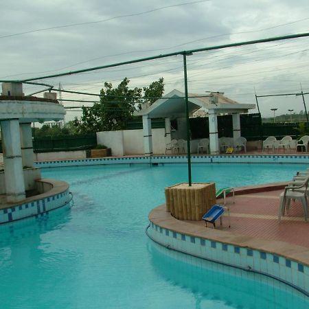 Vip'S Club Hotel Rāipur Buitenkant foto
