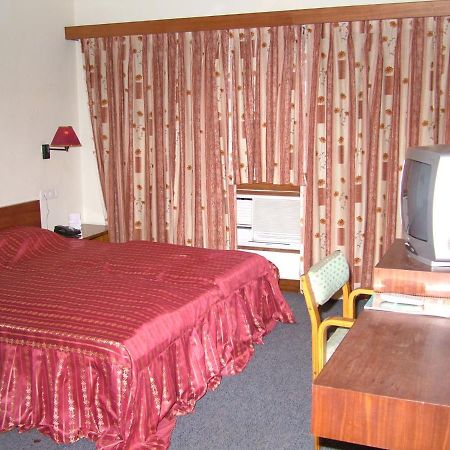 Vip'S Club Hotel Rāipur Buitenkant foto