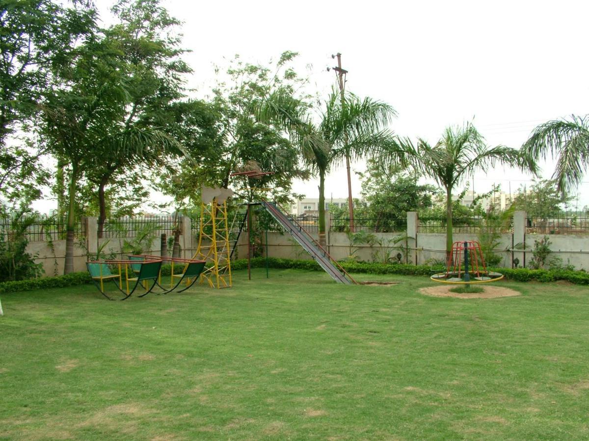 Vip'S Club Hotel Rāipur Buitenkant foto